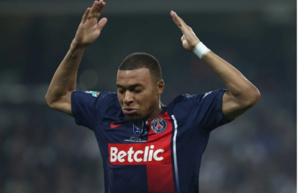 Litige prolongé entre Kylian Mbappé et le PSG : vers une décision de la LFP ce vendredi Litige prolongé entre Kylian Mbappé et le PSG : vers une décision de la LFP ce vendredi