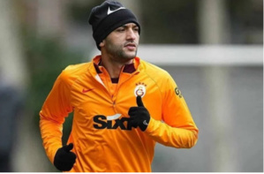 Hakim Ziyech blessé au dos : absence prévue pour le derby contre Fenerbahçe Hakim Ziyech blessé au dos : absence prévue pour le derby contre Fenerbahçe