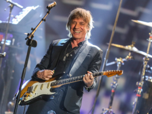 IA et inspiration : Jean-Louis Aubert en mode futuriste IA et inspiration : Jean-Louis Aubert en mode futuriste