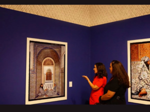 Lalla Essaydi : une réflexion sur le corps féminin au Musée Dar El Bacha Lalla Essaydi : une réflexion sur le corps féminin au Musée Dar El Bacha