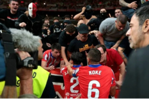 L'Atlético de Madrid sanctionné : fermeture partielle du stade après des incidents contre le Real L'Atlético de Madrid sanctionné : fermeture partielle du stade après des incidents contre le Real