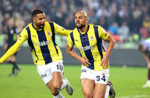 Sofyan Amrabat marque en toute fin de match et offre la victoire à Fenerbahçe face à Trabzonspor Sofyan Amrabat marque en toute fin de match et offre la victoire à Fenerbahçe face à Trabzonspor