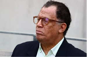 Le président de la Fédération sud-africaine de football arrêté pour fraude et corruption Le président de la Fédération sud-africaine de football arrêté pour fraude et corruption