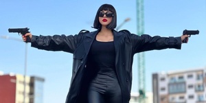 Ibtissam Tiskat : une héroïne armée dans son nouveau film "Al-Aqrab" Ibtissam Tiskat : une héroïne armée dans son nouveau film "Al-Aqrab"