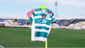 Le Raja dévoile un maillot patriotique pour la Ligue des champions 2024-2025 Le Raja dévoile un maillot patriotique pour la Ligue des champions 2024-2025