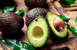 Comment conserver un avocat ouvert sans qu’il brunisse ? Comment conserver un avocat ouvert sans qu’il brunisse ?