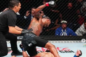 UFC : Michael Johnson triomphe par KO rapide contre Ottman Azaitar UFC : Michael Johnson triomphe par KO rapide contre Ottman Azaitar