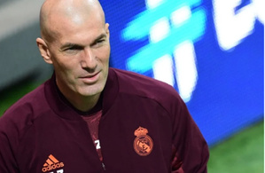Zidane prêt à revenir, mais seulement pour deux défis : l’équipe de France ou le Real Madrid Zidane prêt à revenir, mais seulement pour deux défis : l’équipe de France ou le Real Madrid