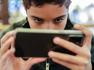 Régulation de l'accès des mineurs aux réseaux sociaux ? Régulation de l'accès des mineurs aux réseaux sociaux ?