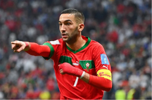 Hakim Ziyech au cœur des rumeurs de transfert : Italie et Angleterre en ligne de mire Hakim Ziyech au cœur des rumeurs de transfert : Italie et Angleterre en ligne de mire