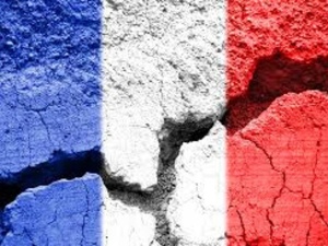 Pauvre France : Une crise multidimensionnelle sous le regard inquiet de l’Europe Pauvre France : Une crise multidimensionnelle sous le regard inquiet de l’Europe