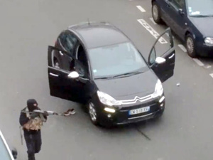 Dix ans après Charlie, une suspecte clé toujours en cavale Dix ans après Charlie, une suspecte clé toujours en cavale