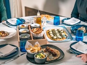 CAFÉ GREC : La Grèce s’invite à Marrakech sur M Avenue CAFÉ GREC : La Grèce s’invite à Marrakech sur M Avenue