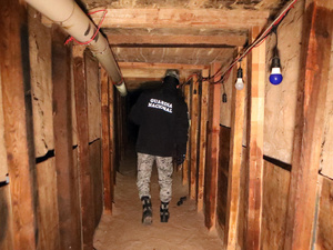 Trafic à la frontière : les autorités mexicaines scellent un tunnel illégal Trafic à la frontière : les autorités mexicaines scellent un tunnel illégal