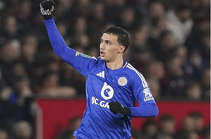 Leicester City : Ruud van Nistelrooy sous le feu des critiques après le remplacement controversé de Bilal El Khannouss Leicester City : Ruud van Nistelrooy sous le feu des critiques après le remplacement controversé de Bilal El Khannouss