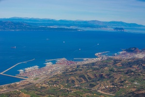 Tanger Med : un record historique avec plus de 10 millions de conteneurs en 2024 Tanger Med : un record historique avec plus de 10 millions de conteneurs en 2024