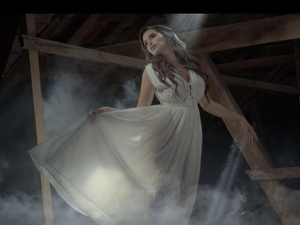 "Mkamla Benniya" : Le nouveau chapitre musical de Hanaa El Idrissi "Mkamla Benniya" : Le nouveau chapitre musical de Hanaa El Idrissi