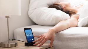 Pourquoi utiliser votre smartphone comme réveil peut nuire à votre sommeil ? Pourquoi utiliser votre smartphone comme réveil peut nuire à votre sommeil ?