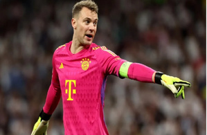 Manuel Neuer prolonge au Bayern et vise une 15e saison avec les Bavarois Manuel Neuer prolonge au Bayern et vise une 15e saison avec les Bavarois