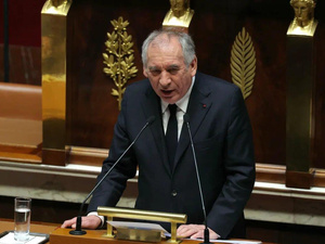 François Bayrou adopte les budgets 2025 à coups de 49.3 François Bayrou adopte les budgets 2025 à coups de 49.3