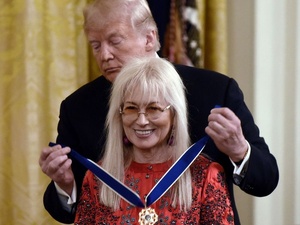 La veuve milliardaire de Trump 1 et Trump 2 : Un soutien financier indéfectible La veuve milliardaire de Trump 1 et Trump 2 : Un soutien financier indéfectible