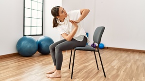 Le yoga sur chaise, la pratique idéale pour les métiers sédentaires Le yoga sur chaise, la pratique idéale pour les métiers sédentaires