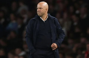 Arne Slot suspendu pour deux matchs après son comportement lors du derby de la Mersey Arne Slot suspendu pour deux matchs après son comportement lors du derby de la Mersey