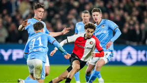 Oussama Targhalline brille pour sa première titularisation avec Feyenoord Oussama Targhalline brille pour sa première titularisation avec Feyenoord