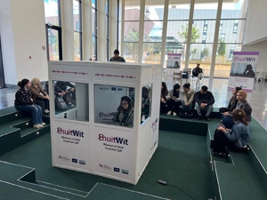 Quand une cabine téléphonique sonne pour l’avenir des femmes dans la tech Quand une cabine téléphonique sonne pour l’avenir des femmes dans la tech
