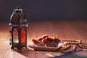 Le jeûne (as-sawm), entre symbolisme initiatique et aberration sociologique Le jeûne (as-sawm), entre symbolisme initiatique et aberration sociologique