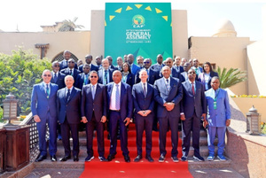 Hani Abou Rida rencontre Infantino et Motsepe lors de l'Assemblée Générale Extraordinaire de la CAF Hani Abou Rida rencontre Infantino et Motsepe lors de l'Assemblée Générale Extraordinaire de la CAF