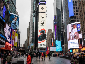 Le rap marocain à l'honneur : Najm s'affiche à Times Square Le rap marocain à l'honneur : Najm s'affiche à Times Square