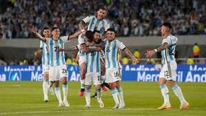 Finalement, c’est Raphinha - et tout le Brésil avec lui - qui s’est fait « tabasser ». Finalement, c’est Raphinha - et tout le Brésil avec lui - qui s’est fait « tabasser ».