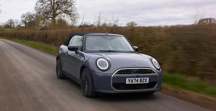 Cheveux au vent, moteur rugissant : la MINI Cabriolet fait son grand retour Cheveux au vent, moteur rugissant : la MINI Cabriolet fait son grand retour
