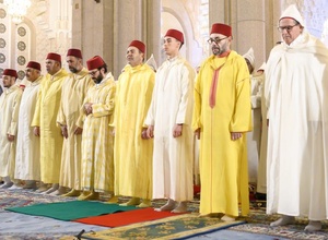 Sa Majesté le Roi a célébré la prière de l’Aïd Al-Fitr à la mosquée « Ahl Fès » située à Rabat. Sa Majesté le Roi a célébré la prière de l’Aïd Al-Fitr à la mosquée « Ahl Fès » située à Rabat.