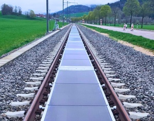 La suisse inaugure le premier système ferrovoltaïque au Monde La suisse inaugure le premier système ferrovoltaïque au Monde