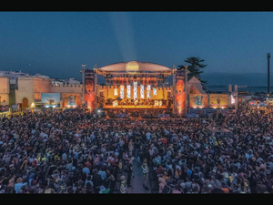 Festival Gnaoua et Musiques du Monde : 33 Maâlems et des fusions explosives Festival Gnaoua et Musiques du Monde : 33 Maâlems et des fusions explosives