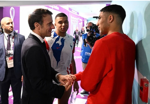 Emmanuel Macron salue Achraf Hakimi après le sacre historique du PSG Emmanuel Macron salue Achraf Hakimi après le sacre historique du PSG