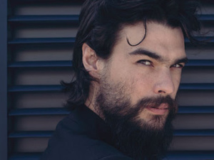 Óliver Laxe, entre raves dans le désert et spiritualité apaisante Óliver Laxe, entre raves dans le désert et spiritualité apaisante