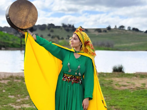 L’Ahidous au féminin : Sanae Jeddoubi, entre tradition et modernité L’Ahidous au féminin : Sanae Jeddoubi, entre tradition et modernité