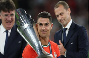 Ronaldo met fin aux rumeurs : il reste à Al Nassr malgré les offres extérieures Ronaldo met fin aux rumeurs : il reste à Al Nassr malgré les offres extérieures