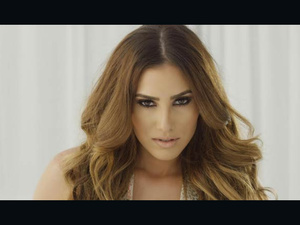 Après une pause, l'artiste marocaine Tahra s'impose avec "Atlaa min Doula" Après une pause, l'artiste marocaine Tahra s'impose avec "Atlaa min Doula"