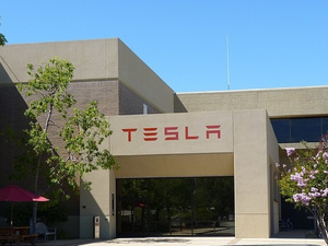 Tesla débarque au Maroc avec des ambitions solaires et énergétiques