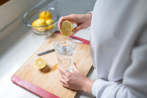 L’eau citronnée : tendance TikTok ou vraie astuce bien-être ? L’eau citronnée : tendance TikTok ou vraie astuce bien-être ?