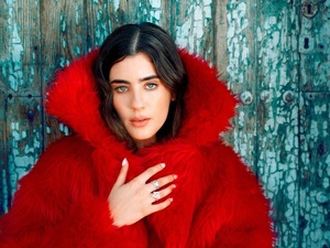 "Beaucoup" : le premier single de Tilila qui fait vibrer la scène pop