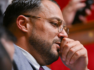 Un député de LFI désavoué pour ses propos sur l'Algérie Un député de LFI désavoué pour ses propos sur l'Algérie