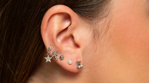 Ear Seeds : des graines dans les oreilles pour soulager le stress ? Quand TikTok flirte avec la médecine alternative Ear Seeds : des graines dans les oreilles pour soulager le stress ? Quand TikTok flirte avec la médecine alternative