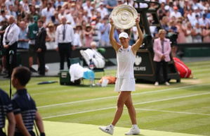 Iga Swiatek réalise un exploit historique avec un 6-0, 6-0 en finale de Wimbledon Iga Swiatek réalise un exploit historique avec un 6-0, 6-0 en finale de Wimbledon