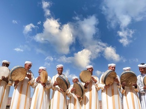 Festival Ahidous : des tambours, des poètes et des montagnes Festival Ahidous : des tambours, des poètes et des montagnes