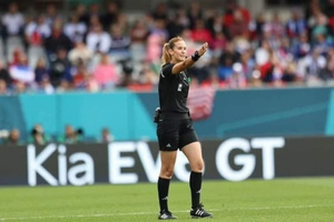 CHAN 2024 : six arbitres marocains sélectionnés, dont Bouchra Karboubi et Mustapha Kech Chaf CHAN 2024 : six arbitres marocains sélectionnés, dont Bouchra Karboubi et Mustapha Kech Chaf